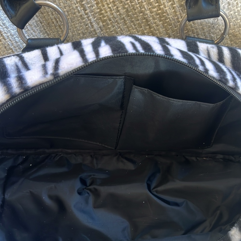 Zebra hello kitty purse - Picture 3 of 15